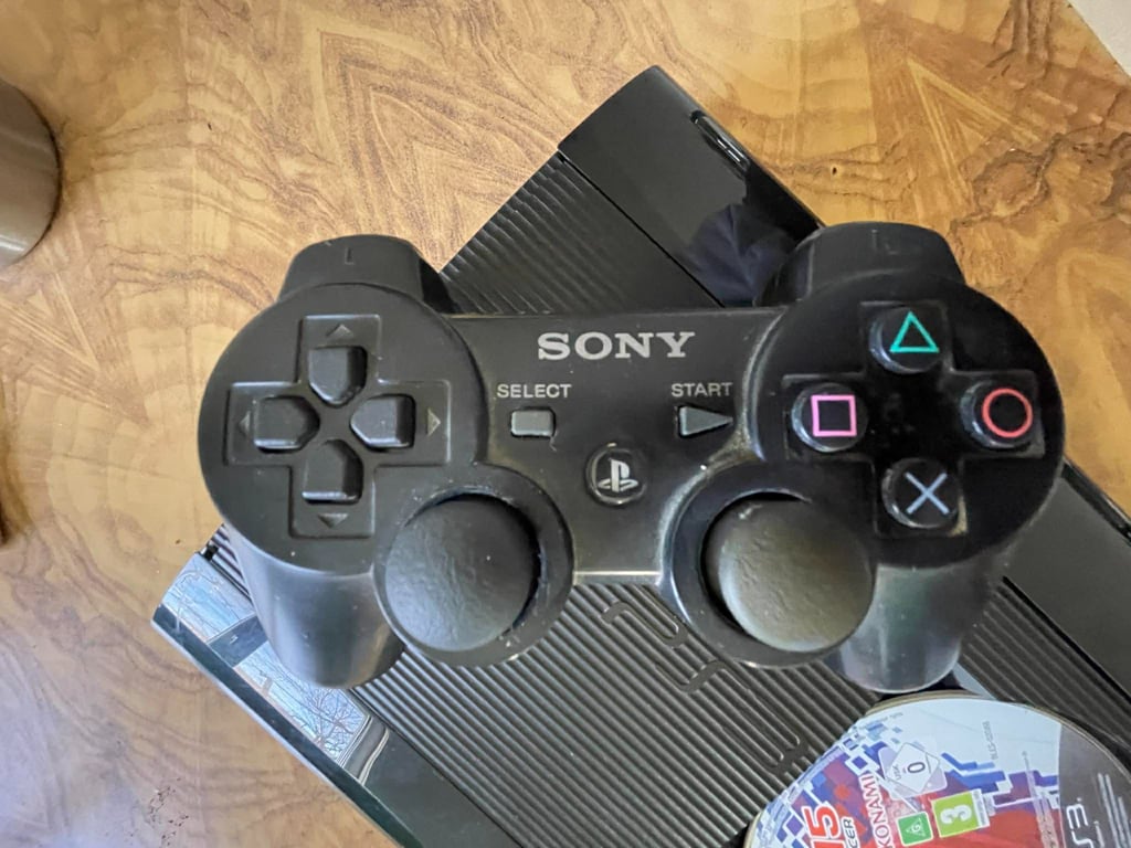 Fotografi e ps4 slim në LIST.AL