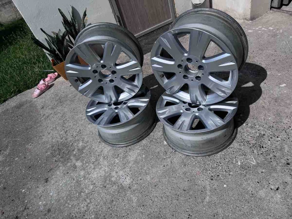 Fotografi e disqe per  mercedes benz në LIST.AL