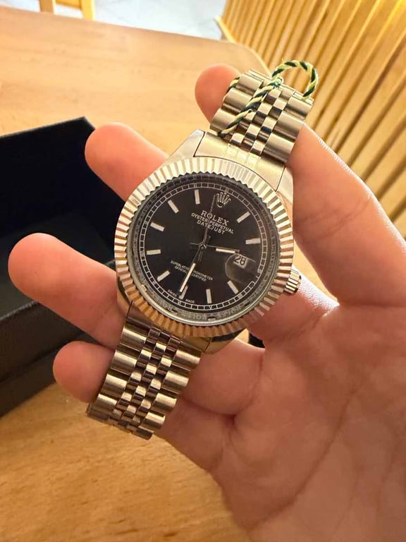 Fotografi e shitet rolex në LIST.AL