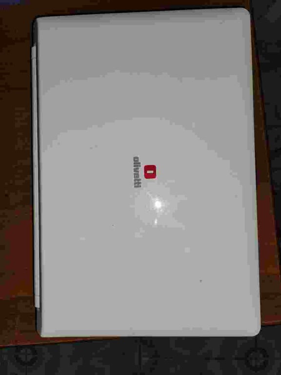 Fotografi e Netbook Olivetti. në LIST.AL