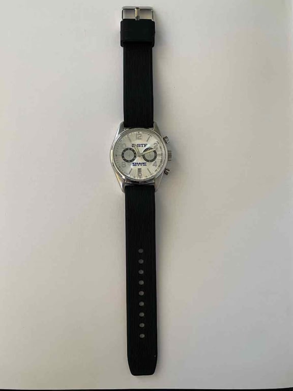 Fotografi e Ora Kronograf e Rrumbullakët me Rrip Gome në LIST.AL