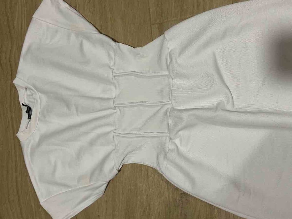 Fotografi e fustan sportiv pretty little thing në LIST.AL