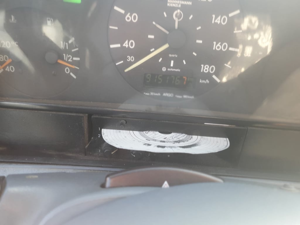 Fotografi e MercedesBenz  në LIST.AL