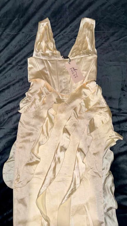 Fotografi e Fustan në LIST.AL