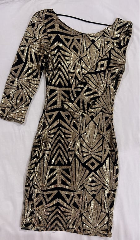 Fotografi e fustan i ri me temina gold  në LIST.AL