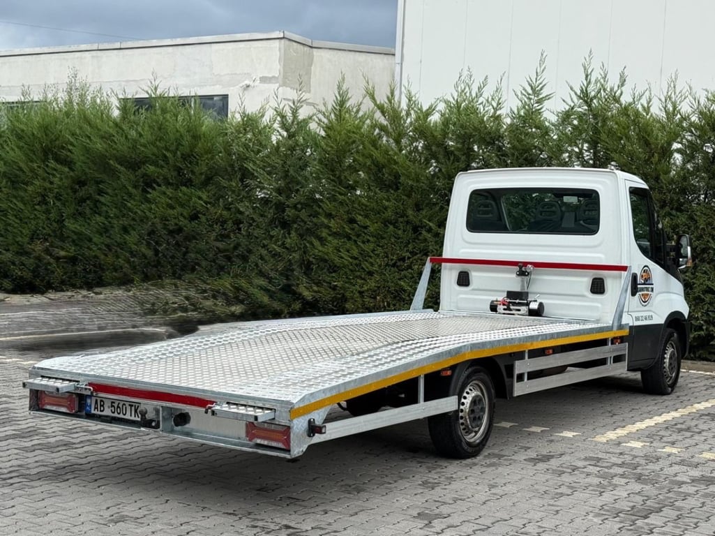 Fotografi e Kamion Shpëtimi Iveco me Platformë të Madhe në LIST.AL