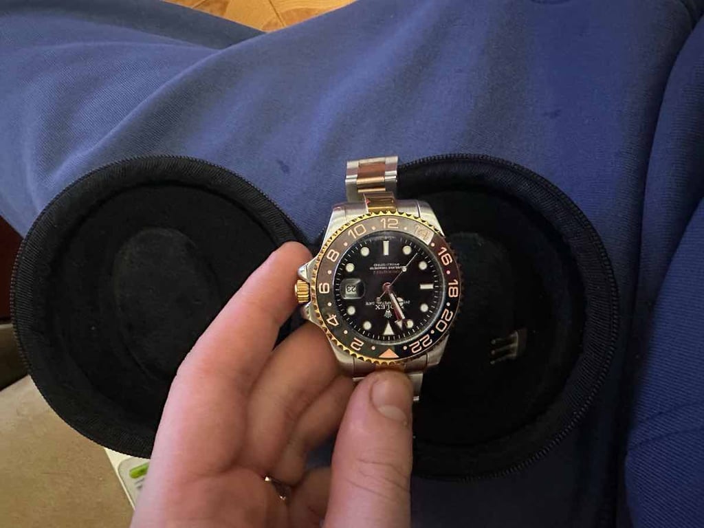 Fotografi e Shitet Rolex në LIST.AL