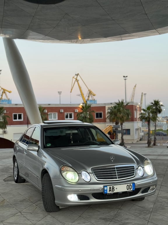 Fotografi e E200 Benzine Gaz 2003 në LIST.AL