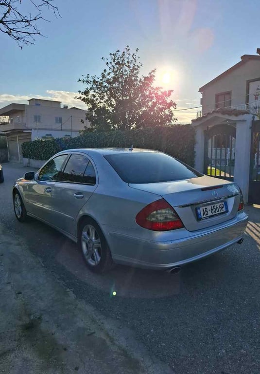 Fotografi e Mercedes BENZ në LIST.AL