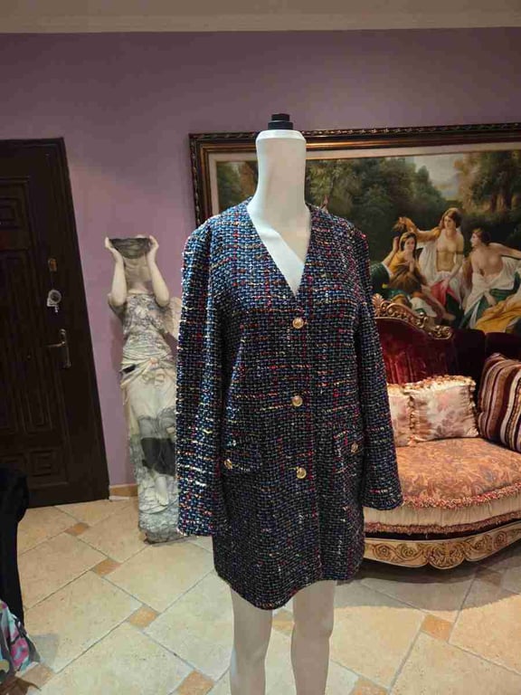 Fotografi e Pallto Dimri me Detaje Shkëlqyese në LIST.AL