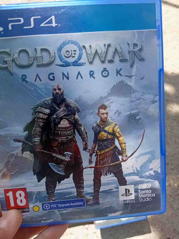 Fotografi e ps4 me dy disqe dhe disa lojra te shkarkuara në LIST.AL