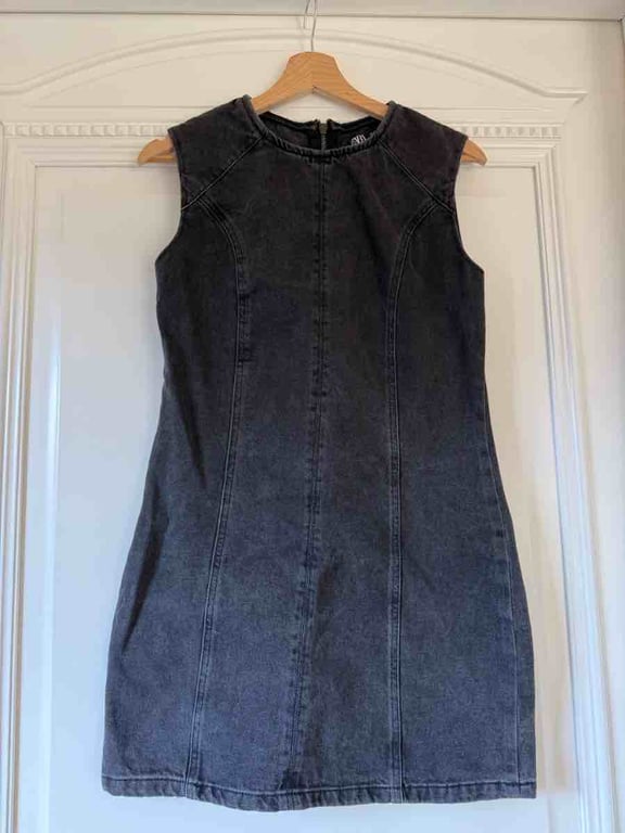 Fotografi e Fustan i shkurter në LIST.AL