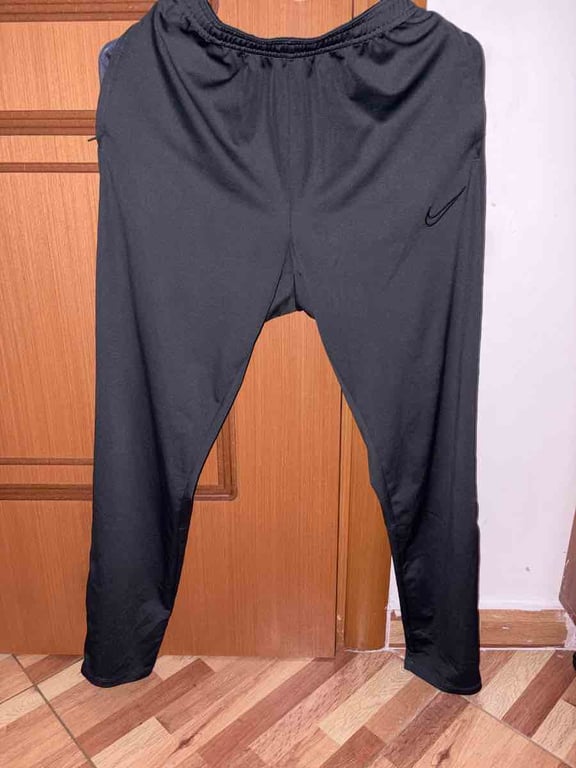 Fotografi e KOSTUM NIKE në LIST.AL