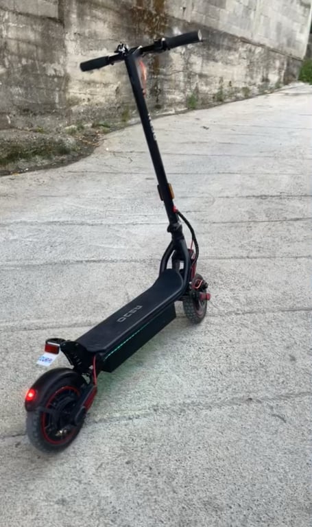 Fotografi e skuter elektrik në LIST.AL