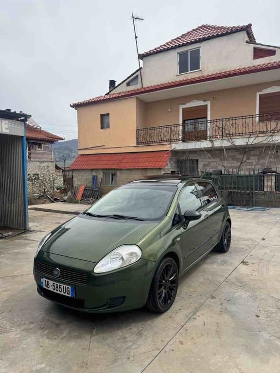 Fotografi e fiat punto në LIST.AL