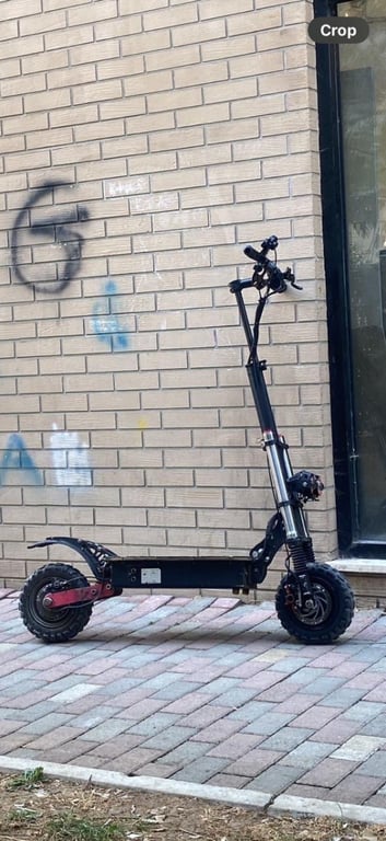 Fotografi e Skuter Elektrike e Fuqishme me Dizajn Modern në LIST.AL