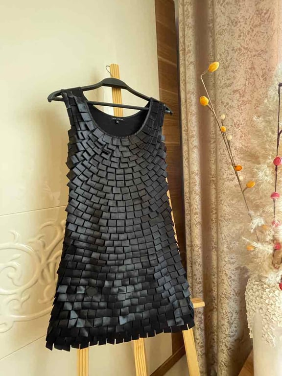 Fotografi e fustan me detaje në LIST.AL