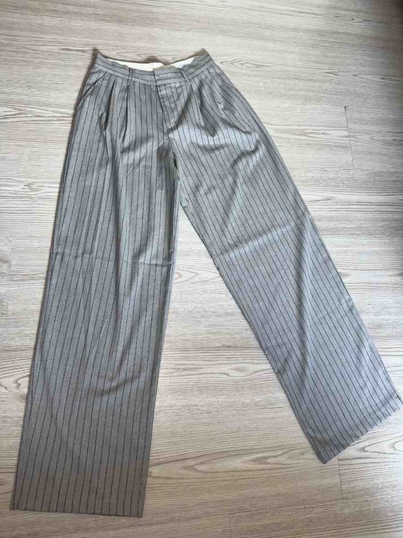 Fotografi e Pantallona Bershka në LIST.AL