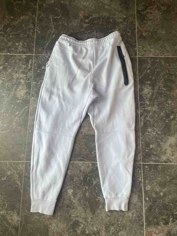 Fotografi e kostum nike tech në LIST.AL