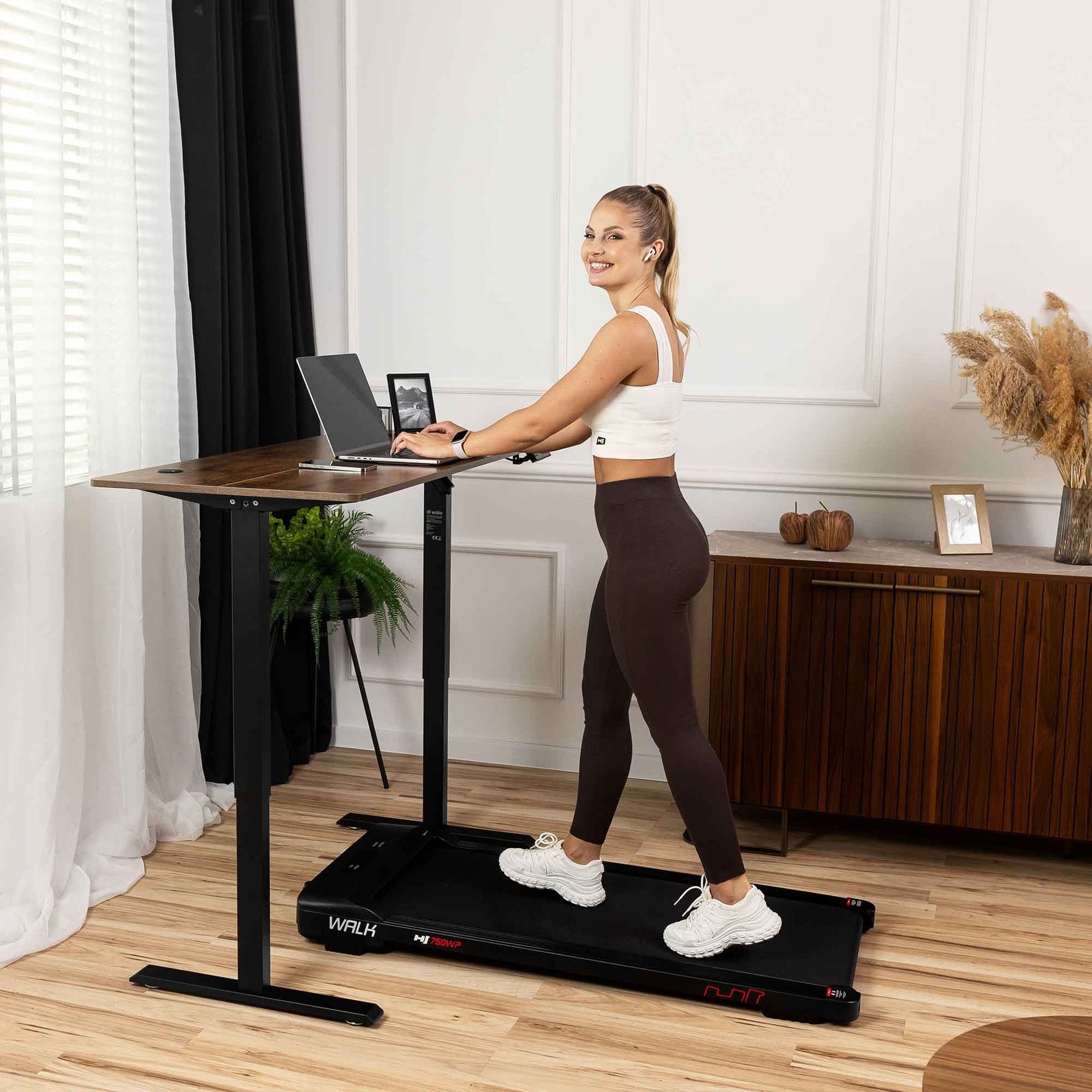 Zvedací stůl Amone má plynulý a tichý systém elektrického nastavení výšky