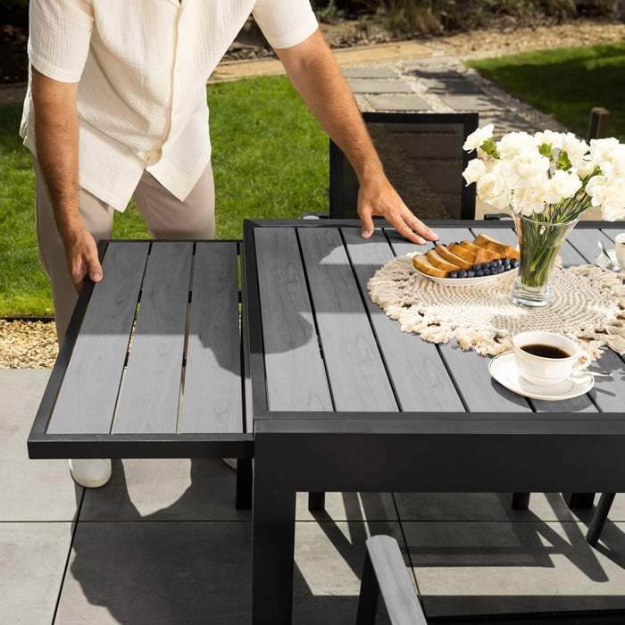 Prostokątny blat stołu, wykonany z tworzywa polywood w kolorze szarym