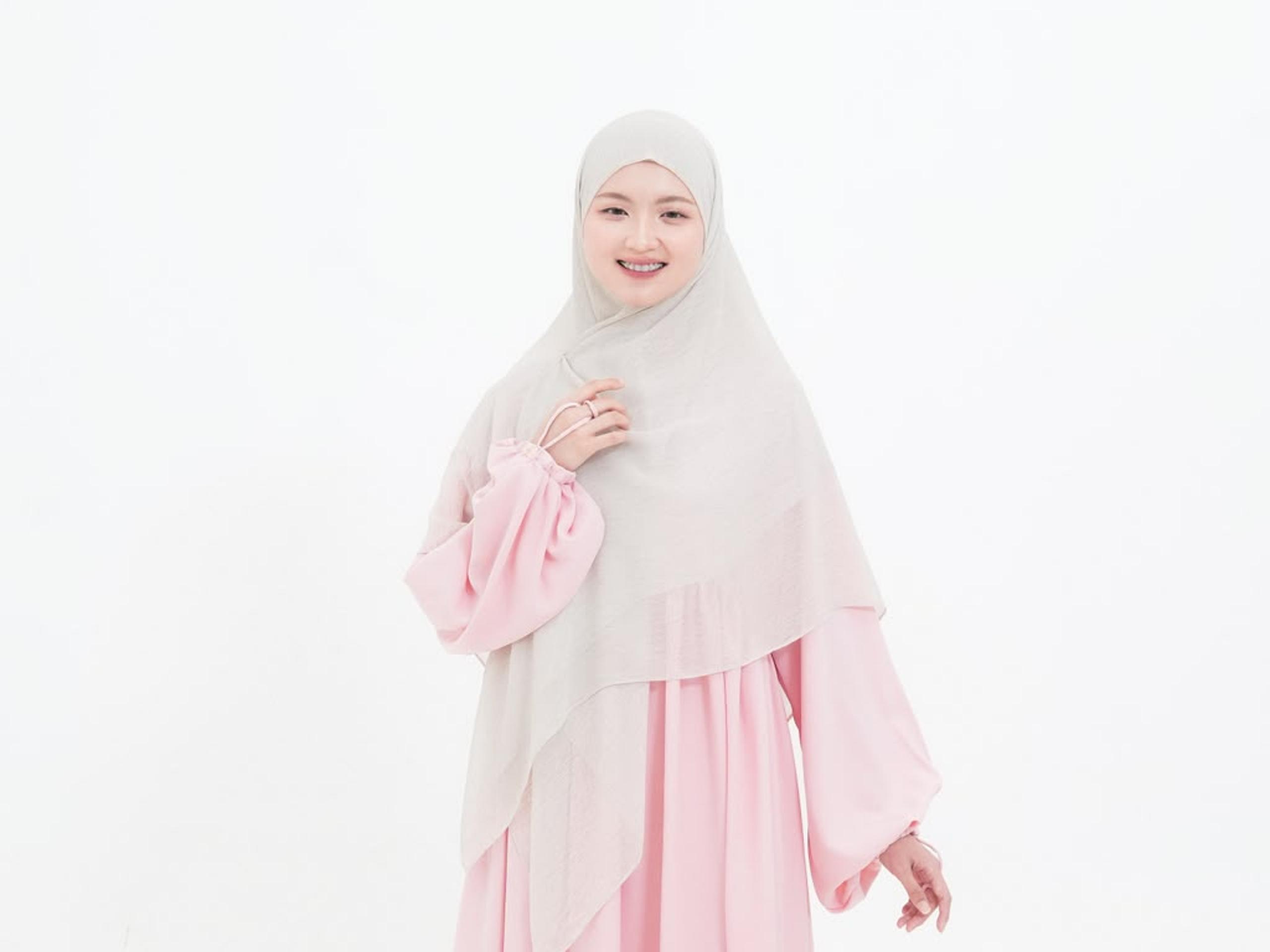 Model wearing the Deluna Dress in baby peach
