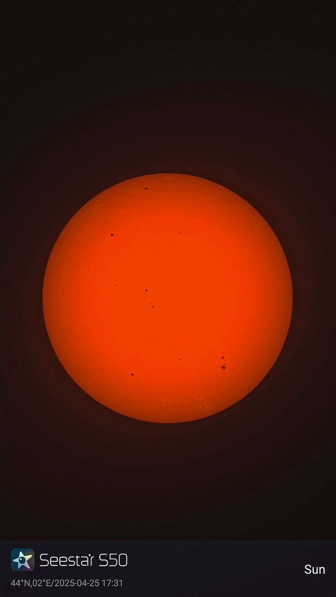 Soleil en lumière blanche 25042025 15h31TU