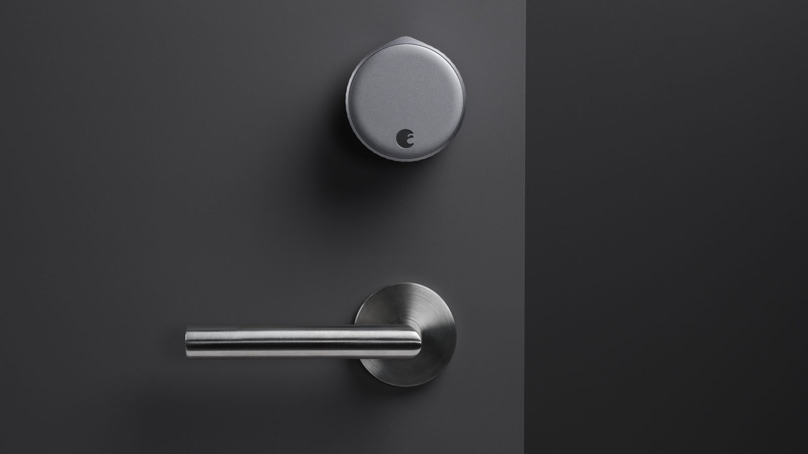 Linus chrome door handle with lock