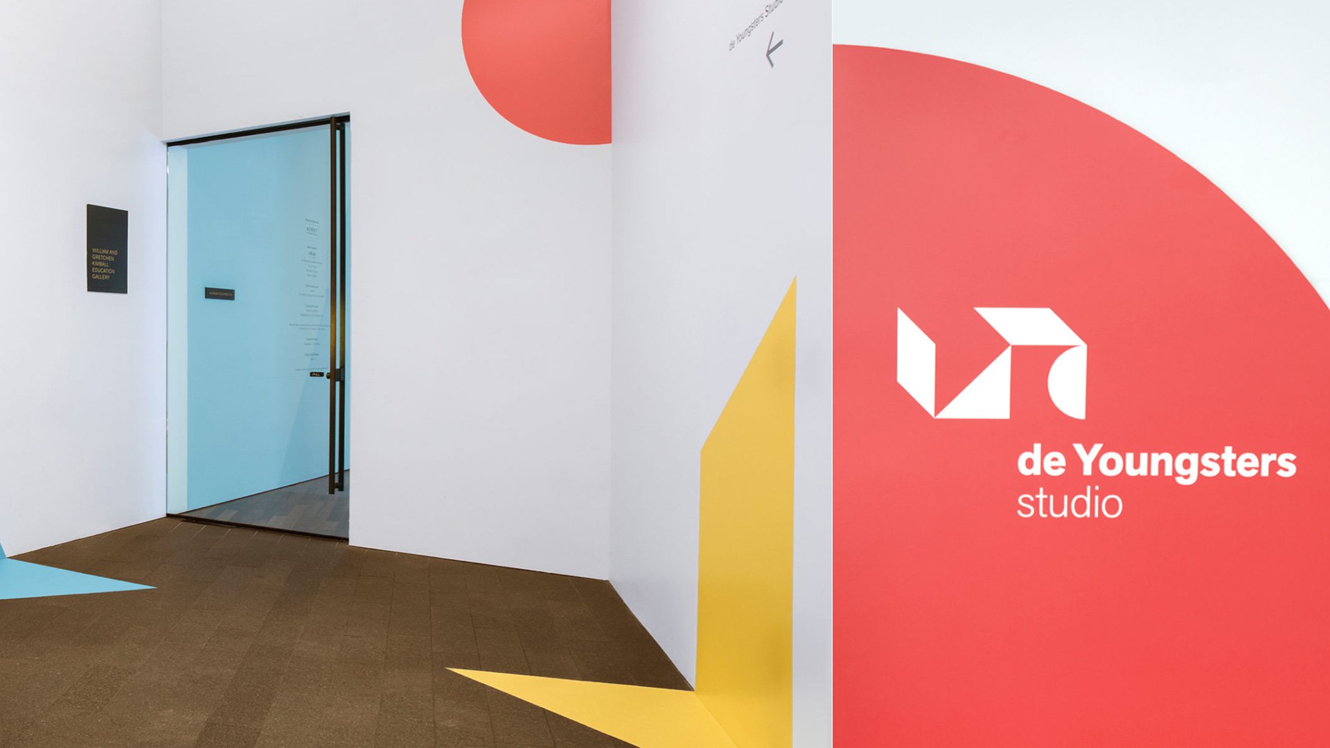 De Youngsters studio red signage in hallway