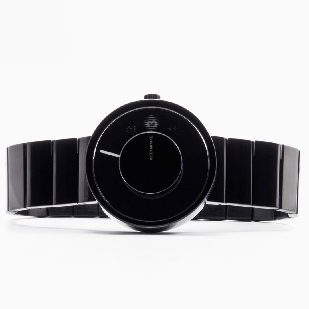 Issey Miyake VUE black ceramic-link watch with minimalist circular black dial featuring a thin white minute hand and recessed
