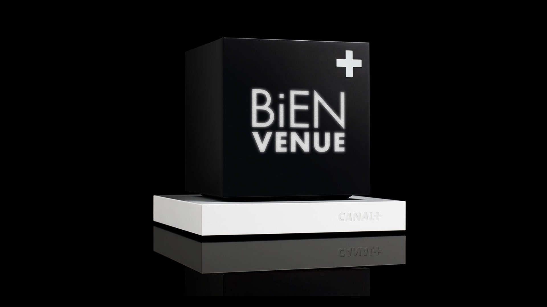 Black background with a rectangular box and white 'Bien Vue' text