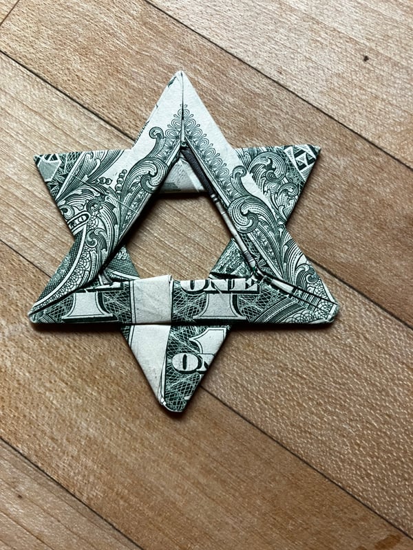 Joe’s origami, Missoula. Cousins Joe, Londa, and David came for Hank’s memorial. His star stays in my wallet at all times.
