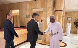 رئیس‌کل بانک مرکزی با هدفتوسعه همکاری‌های بین‌المللی بانکی وارد مسقط پایتخت عمان شد