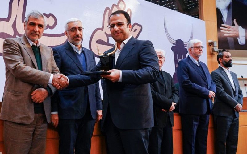 اعطای تندیس زرین جایزه ملی مدیریت مالی ایران به گروه صنعتی انتخاب الکترونیک