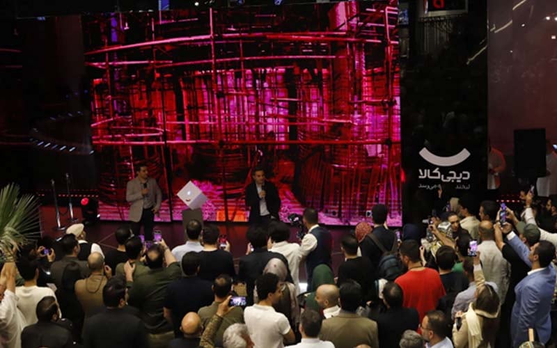 حمید و سعید محمدی در مراسم افتتاح شعبه حضوری دیجی‌کالا