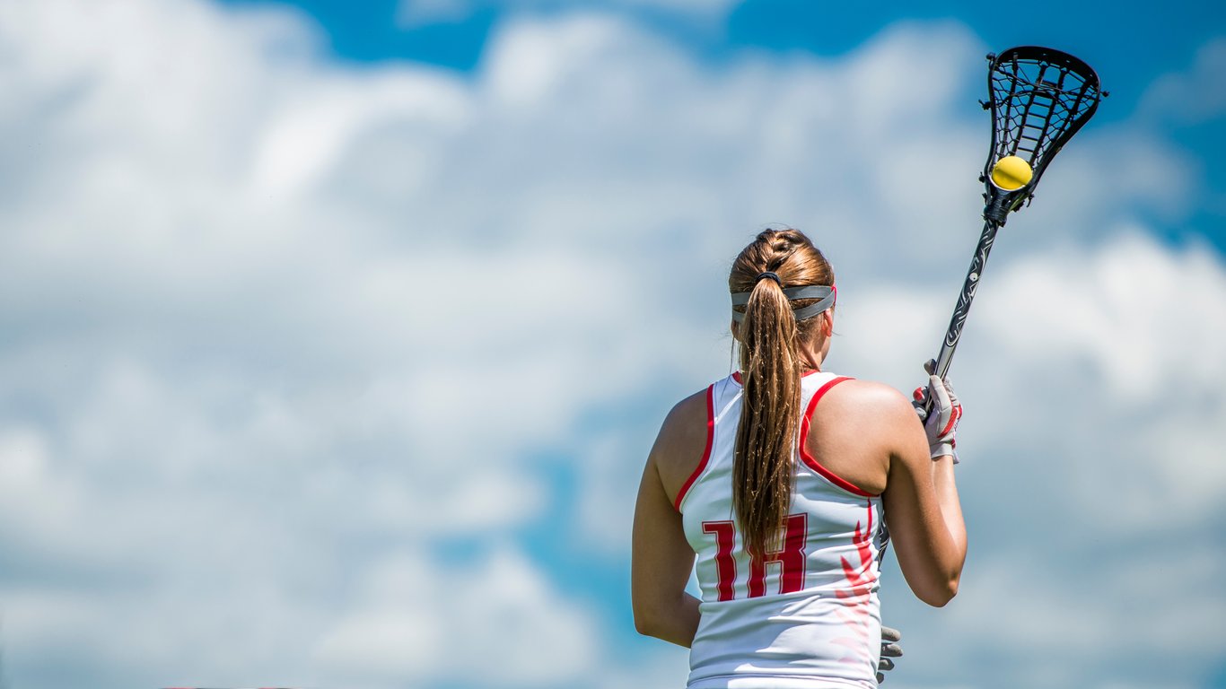 lacrosse_woman
