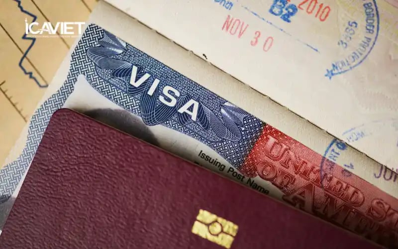 Cha mẹ ở Mỹ quá hạn visa du lịch thì có chuyển diện được không?