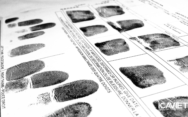 Người nước ngoài cung cấp dấu vân tay cho chính phủ