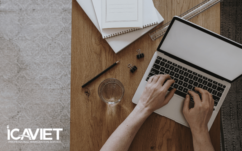 Người có thẻ xanh làm việc ở ngoài Mỹ