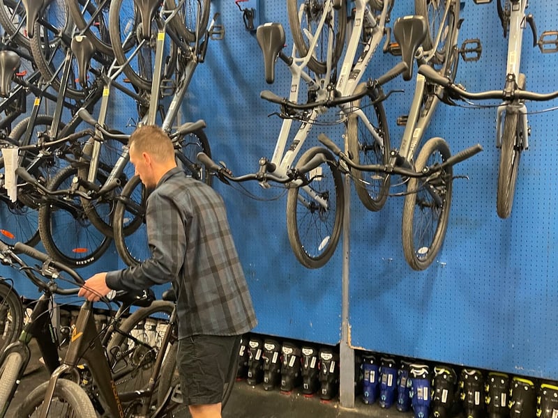 Snowtips-Bactrax Ski & Bike Rental