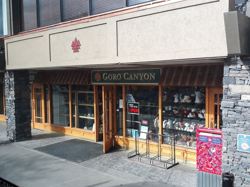 Goro Canyon Smoke & Gift Shop