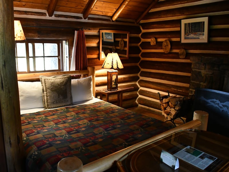 Storm Mountain Lodge & Cabins