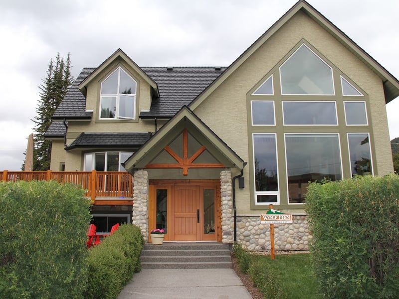 Wolf Den Bed & Breakfast