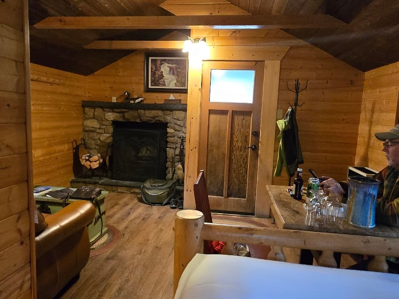 Storm Mountain Lodge & Cabins