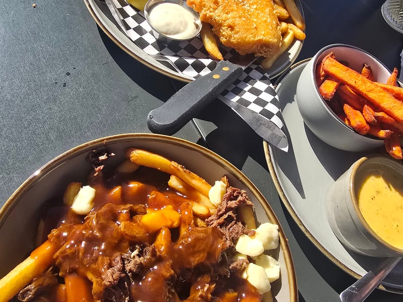 Elk & Oarsman Restaurant & Sports Bar