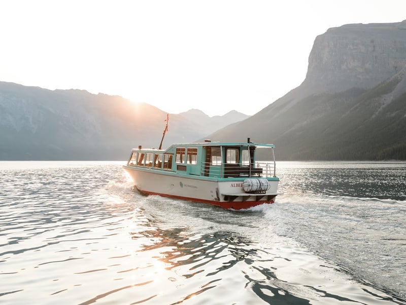 Lake Minnewanka Boat Rentals