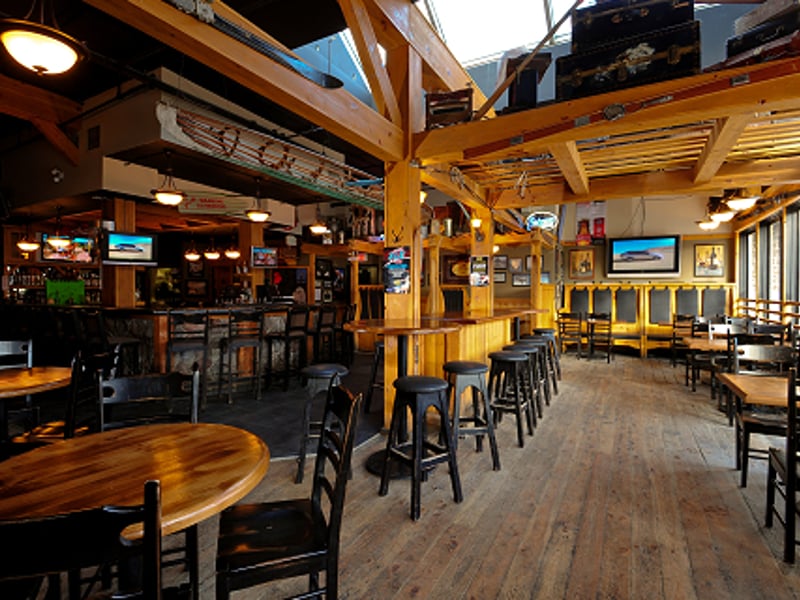 Elk & Oarsman Restaurant & Sports Bar
