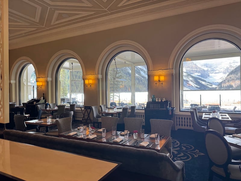 Lakeview Lounge