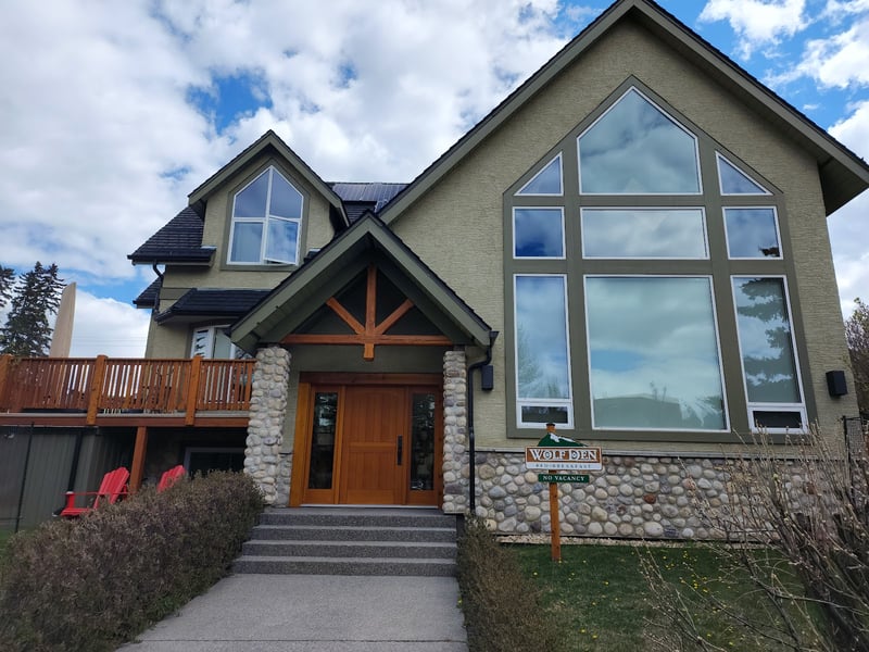 Wolf Den Bed & Breakfast