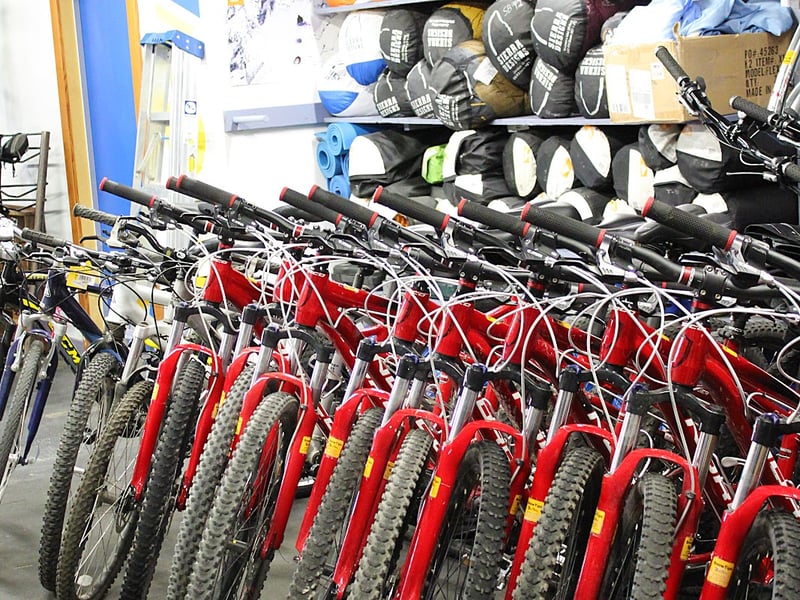 Snowtips-Bactrax Ski & Bike Rental